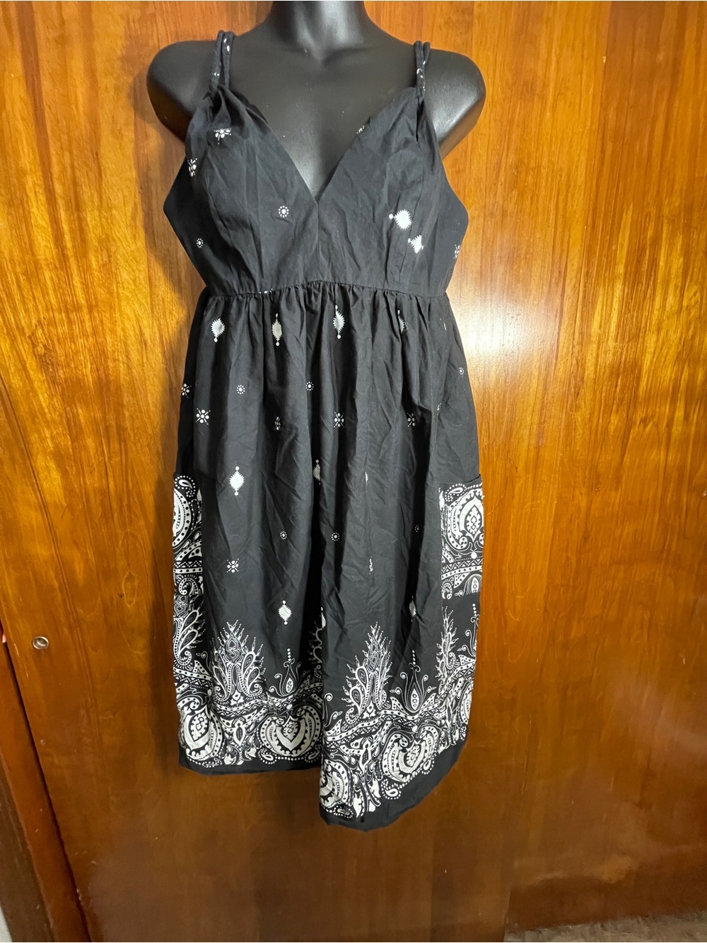 A.B.S. Collection 10 Black/White Paisley V-Neck Strappy Sleeveless Sundress